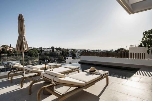 Villa Tulua Designer Villa with Rooftop Jacuzzi