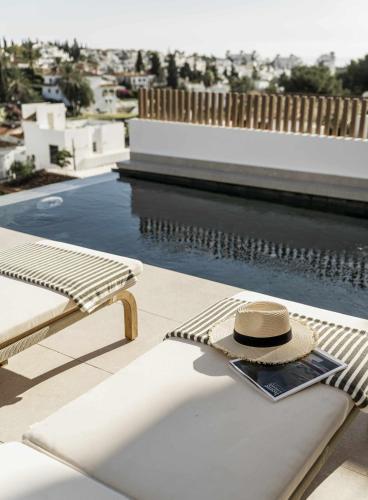 Villa Tulua Designer Villa with Rooftop Jacuzzi