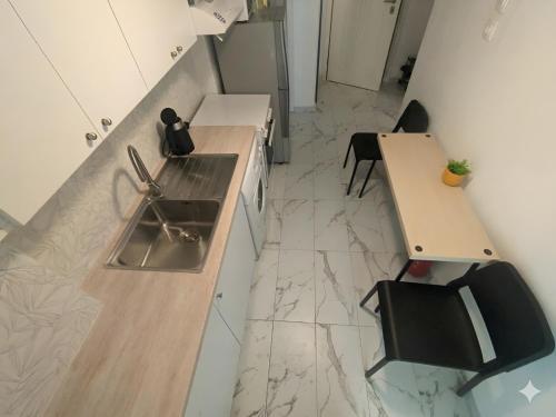 2 bedroom traditional apartment 40m from the sea