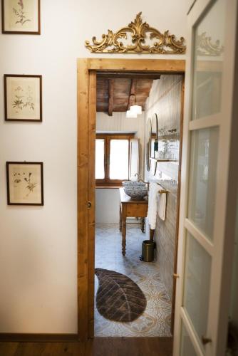 Poetic Florence Historic Centre - Large Apartment with 3 Bedrooms, 2 Bathrooms, Elevator, Parking, and View
