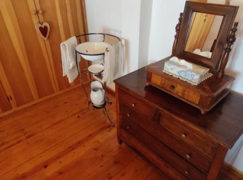 a dresser with a mirror on top of it at Dal Grof in Tualis