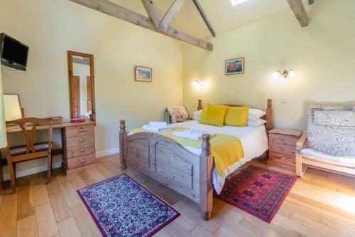 a bedroom with a bed and a desk and a mirror at 1 Bed in Falmouth oc-85594 in Constantine