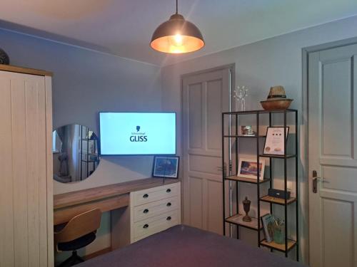 a room with a desk with a tv on it at szemesd6 in Balatonszemes