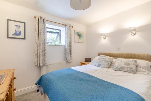a bedroom with a bed and a window at 1 Bed in Hope Valley oc-pk849 in Bradwell