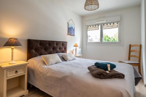 a bedroom with a large bed and a window at Appartement Cool Montagne in Briançon