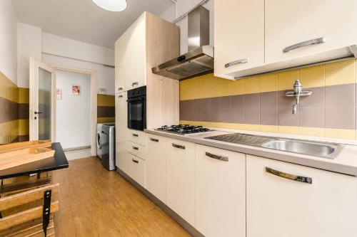 Vatican Museums Family Apartment Metro 3 min