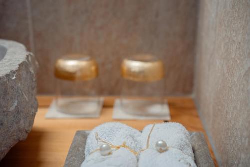 a pair of glasses and towels on a table at Lagoa Beach House B&B - Breakfast included in Serra do Bouro