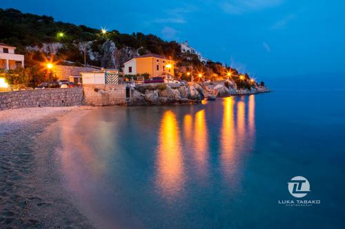 a view of a beach at night at Mandy Apartman in Baška