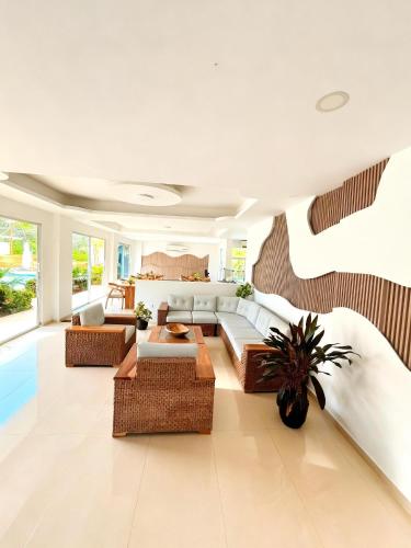 a living room with a couch and a table at Eco hotel oasis del mar in Cartagena de Indias