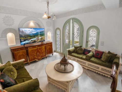 Gallery image of Dar El Nour - Authentic Tunisian Home Steps from the Sea in Hammamet