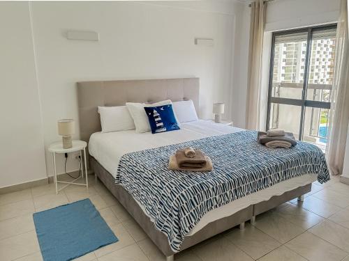 BnB Homes vibrant Ocean View terraced apartment with swimming pool 200 m to the beaches