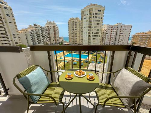 BnB Homes vibrant Ocean View terraced apartment with swimming pool 200 m to the beaches