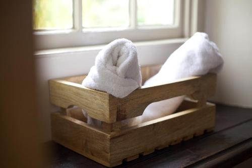 a wooden box with towels sitting in a window at Pear Tree Inn Whitley in Whitley