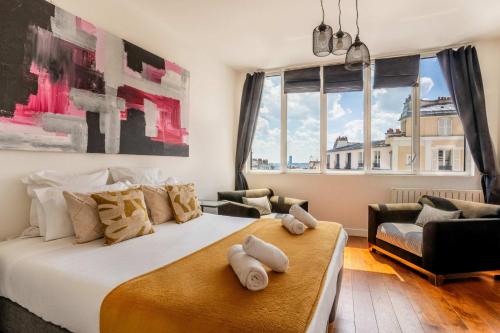 Huge and bright 4BD for 10 guests Sacre-Coeur