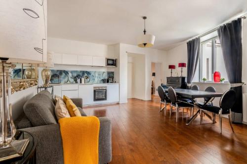 Huge and bright 4BD for 10 guests Sacre-Coeur