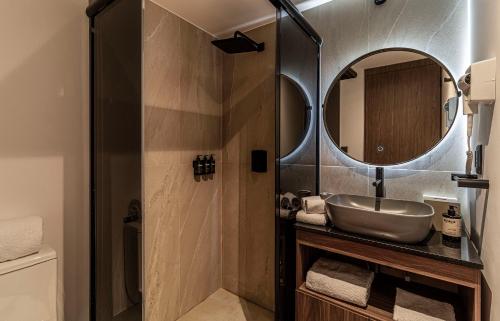 a bathroom with a sink and a mirror at Casa Grijalva by Kukun Apartments in Mexico City