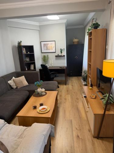 Cozy Garden Apartment