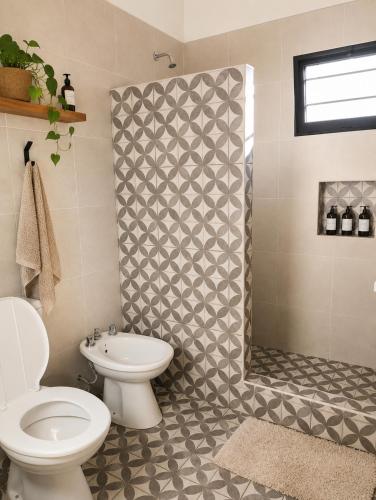 a bathroom with a toilet and a shower at Rincón Joven II in San Miguel del Monte
