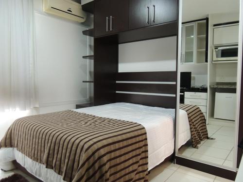 a bedroom with a bed and a mirror at Life Resort in Brasília