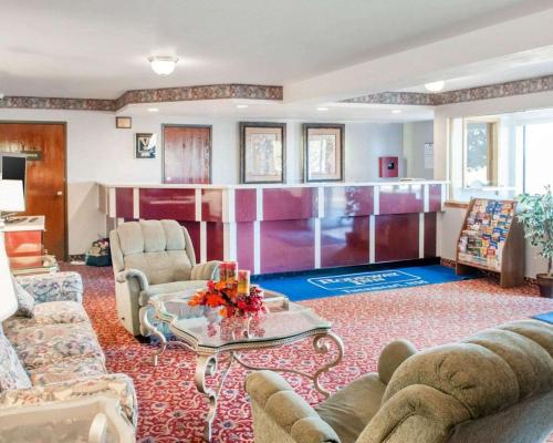 a living room with couches and a table at Rodeway Inn Tucumcari in Tucumcari
