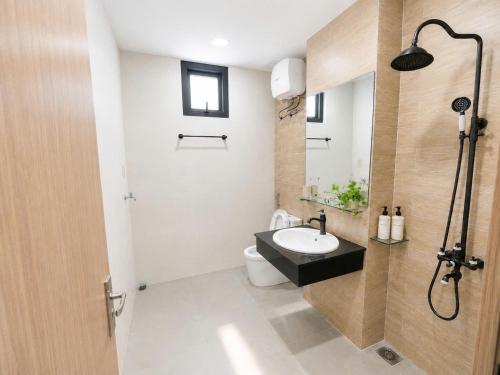 a bathroom with a sink and a toilet and a shower at Min Sweet Home 2 in Danang