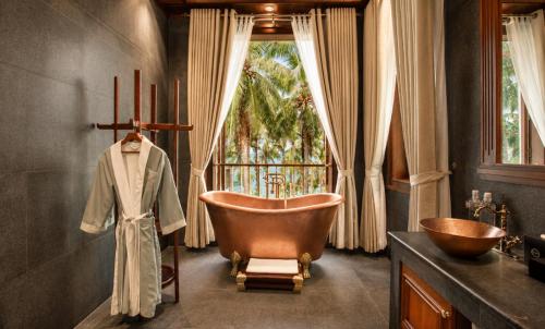 a bathroom with a bath tub and a sink at Koh Totung Resort in Kaoh Sdach