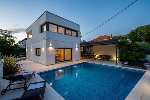 City Shell Luxury Residence