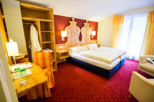 Кровать или кровати в номере Hotel Enzian by Alpeffect Hotels