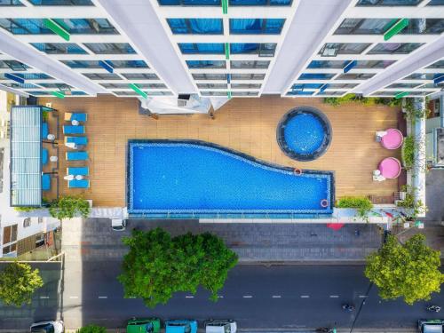 an overhead view of a building with a swimming pool at ibis Styles Nha Trang in Nha Trang