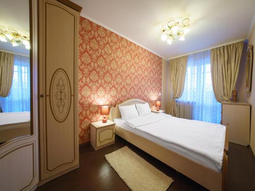 Кровать или кровати в номере PaulMarie Apartments on Naberezhnaya