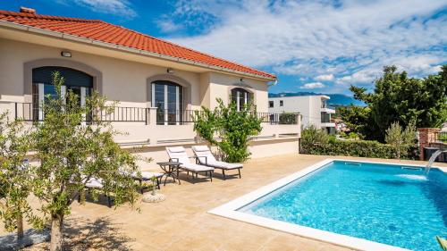 Villa Lara with pool&whirpool&pet friendly&100m from the sea- Rab by Villas Guide
