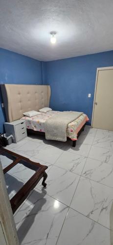 a bedroom with a bed and a table in it at Departamentos De Cadereyta in Cadereyta Jiménez