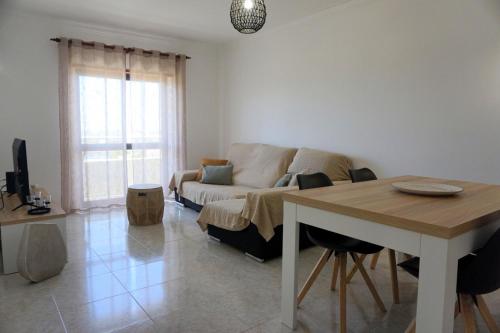 Sunny Apartment in Alvor - Balcony, Sunset, dishwasher, AC & Wi-Fi