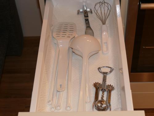 a white box with utensils and a pair of scissors at Chads City Apartment mit Tiefgarage free parking in Graz