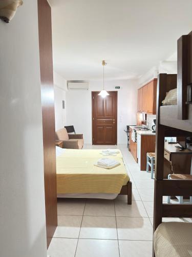 a small room with a bed and a kitchen at Calm Paros in Logaras