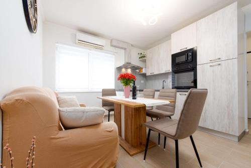 Apartment Any - 3 Bedrooms, Free Wifi, Old Town Zadar