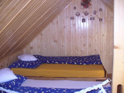a small room with two beds in a attic at Chalupa na lazoch in Nová Baňa