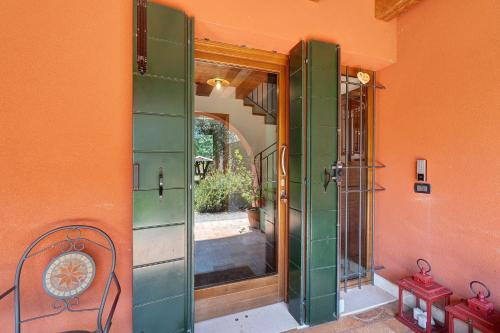 an entrance to a house with a glass door at Agriturismo Amoler in Mirano