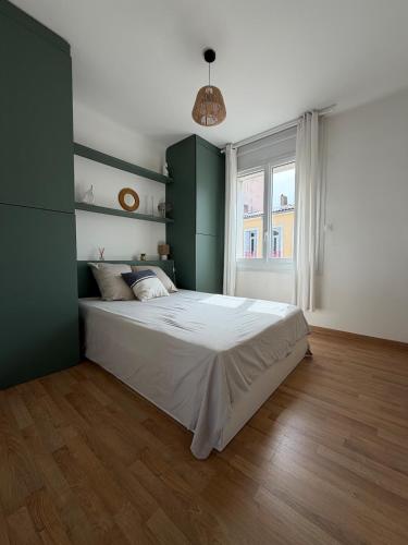 Charming Apartment with Canal Views
