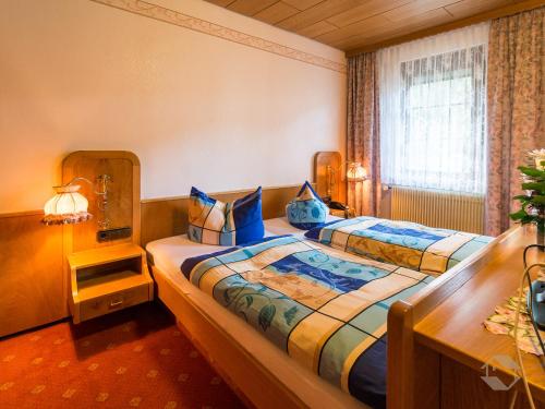 En eller flere senger på et rom på Hotel Restaurant Alte Linde