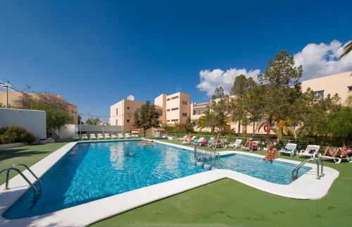 The swimming pool at or close to Apartamentos Sol Bay