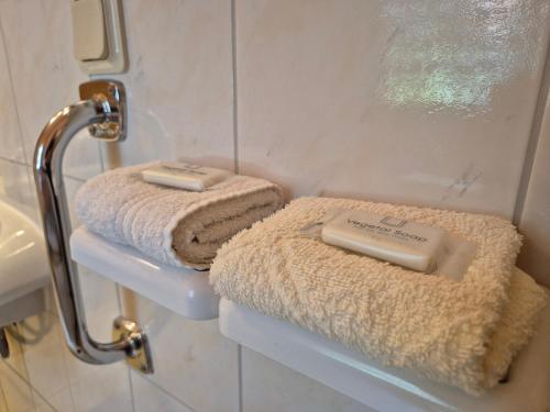 a bathroom with two towels and a sink at Apartments Schramm in Eisenach