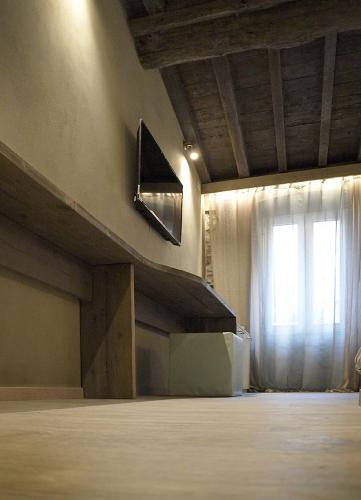 a room with a staircase and a window at Stellio Affittacamere - Guest House in Riomaggiore