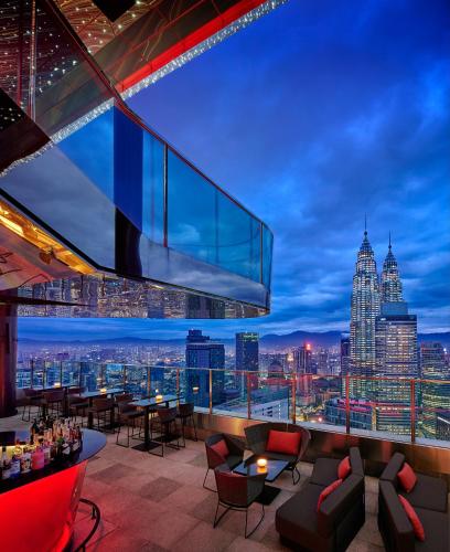 Pemandangan umum bagi Kuala Lumpur atau pemandangan bandar yang diambil dari hotel
