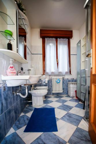 a bathroom with a sink and a toilet at Guest House Sassuolo 2 in Sassuolo