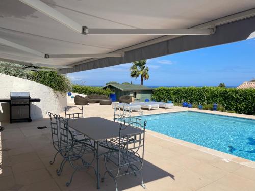 Luxe et calme avec vue mer panoramique à Antibes