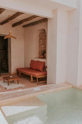 a living room with a couch and a swimming pool at Suite ideal para escapadas romanticas in Bullas