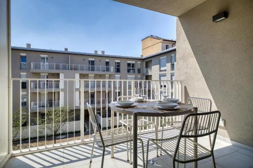 New apt terrace parking garden metro in 2 min