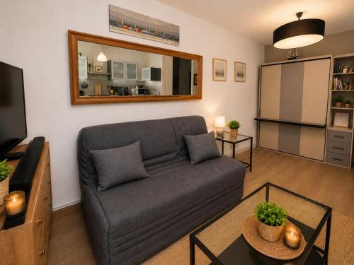 Studio climatisé avec piscine, tennis et parking gratuit