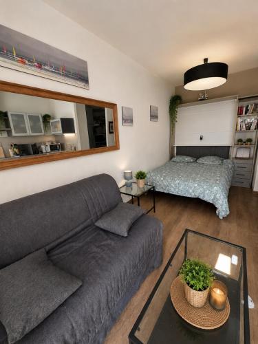 Studio climatisé avec piscine, tennis et parking gratuit